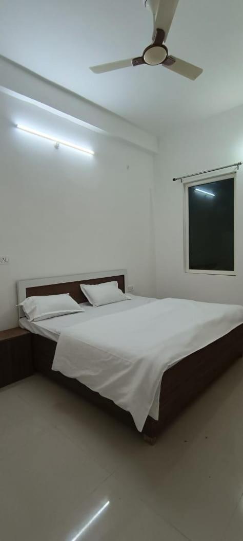 Hotel Geeta Dham Vrindāvan Exterior foto