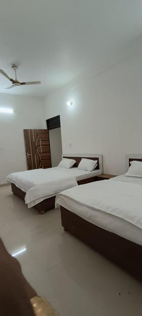 Hotel Geeta Dham Vrindāvan Exterior foto